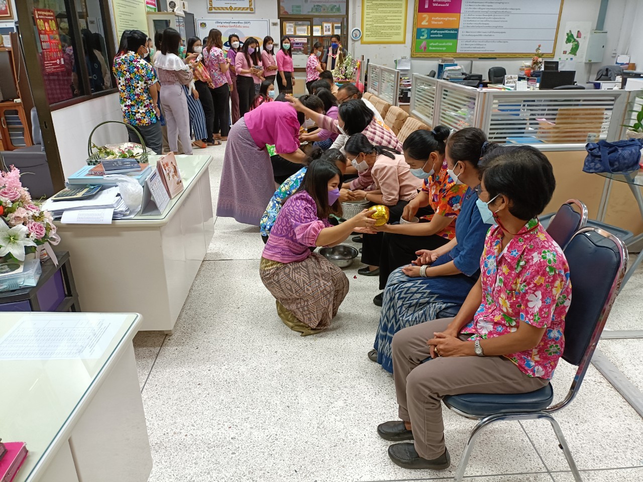 พช.นครพนม ร่วมใจ “รดน้ำขอพร” สืบสานประเพณีสงกรานต์