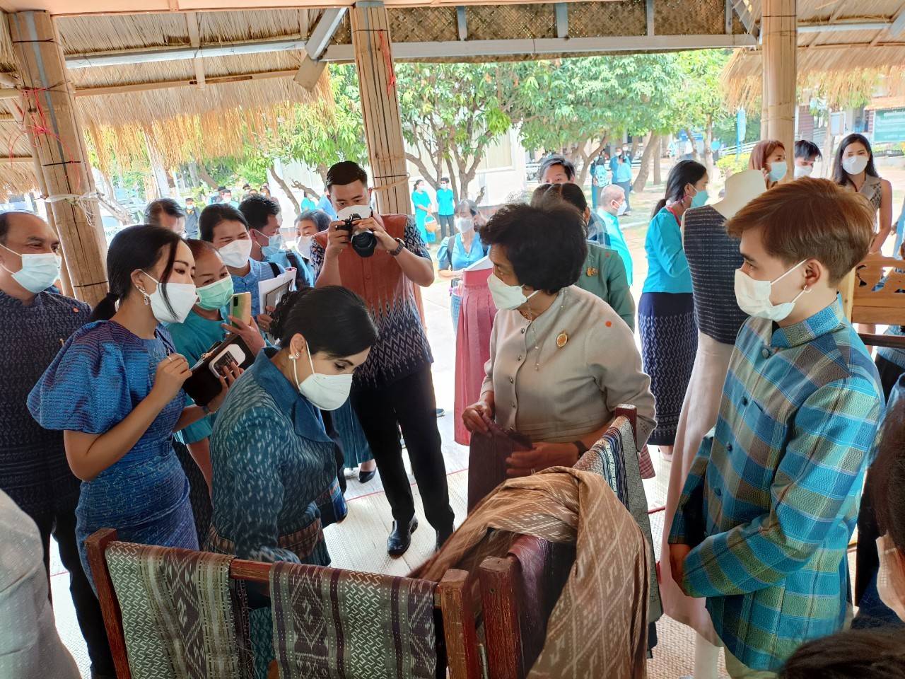 ปลัดกระทรวงมหาดไทย เปิดตัวโครงการสืบสานพระราชปณิธาน “นาหว้าโมเดล” ในโอกาสครบรอบ 50 ปี โครงการศิลปาชีพ เฉลิมพระเกียรติสมเด็จพระนางเจ้าสิริกิติ์ พระบรมราชินีนาถ พระบรมราชชนนีพันปีหลวง ในโอกาสทรงเจริญพระชนมพรรษา ครบ 90 พรรษา และในโอกาสครบรอบ 50 ปี ของศูนย์ศิลปาชีพ