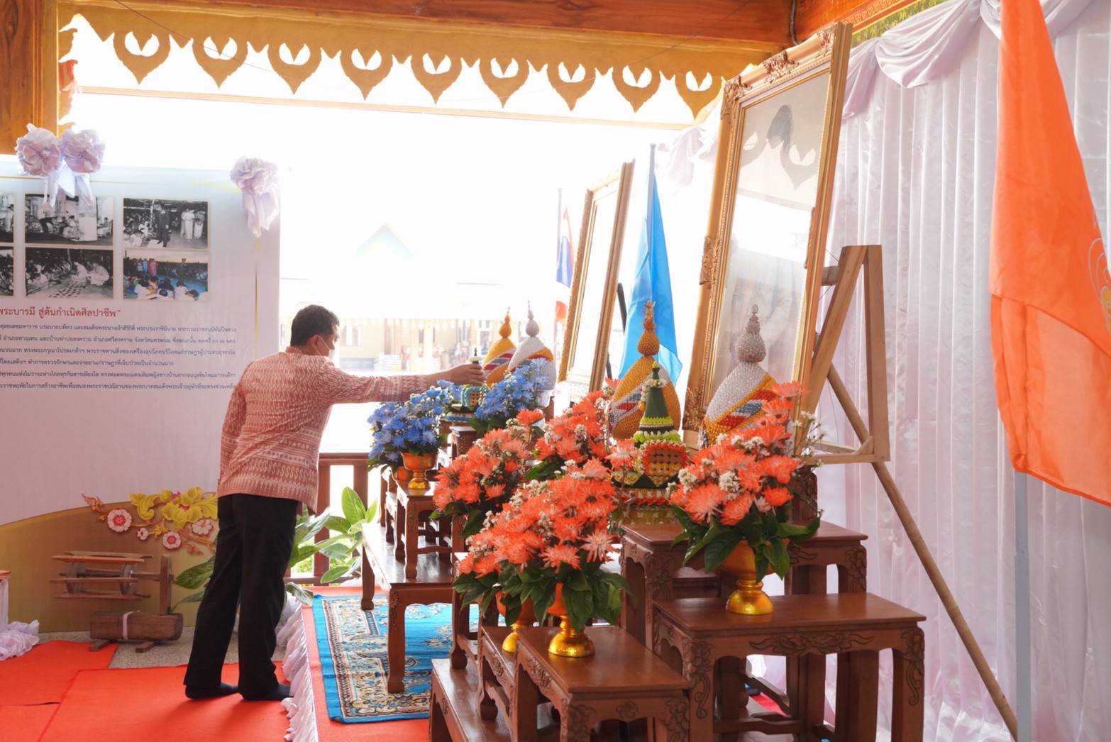 ปลัดกระทรวงมหาดไทย เปิดตัวโครงการสืบสานพระราชปณิธาน “นาหว้าโมเดล” ในโอกาสครบรอบ 50 ปี โครงการศิลปาชีพ เฉลิมพระเกียรติสมเด็จพระนางเจ้าสิริกิติ์ พระบรมราชินีนาถ พระบรมราชชนนีพันปีหลวง ในโอกาสทรงเจริญพระชนมพรรษา ครบ 90 พรรษา และในโอกาสครบรอบ 50 ปี ของศูนย์ศิลปาชีพ