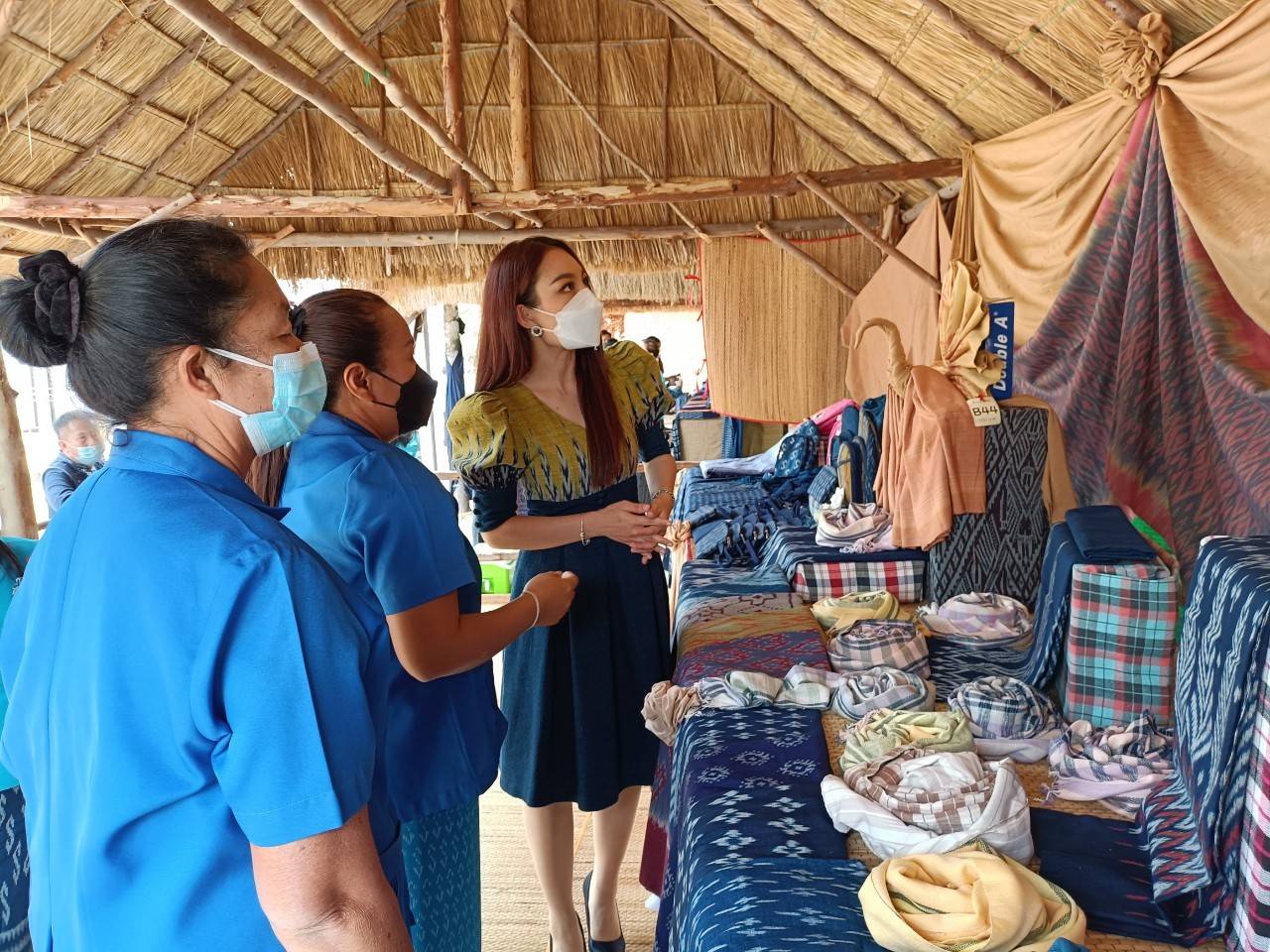 ปลัดกระทรวงมหาดไทย เปิดตัวโครงการสืบสานพระราชปณิธาน “นาหว้าโมเดล” ในโอกาสครบรอบ 50 ปี โครงการศิลปาชีพ เฉลิมพระเกียรติสมเด็จพระนางเจ้าสิริกิติ์ พระบรมราชินีนาถ พระบรมราชชนนีพันปีหลวง ในโอกาสทรงเจริญพระชนมพรรษา ครบ 90 พรรษา และในโอกาสครบรอบ 50 ปี ของศูนย์ศิลปาชีพ
