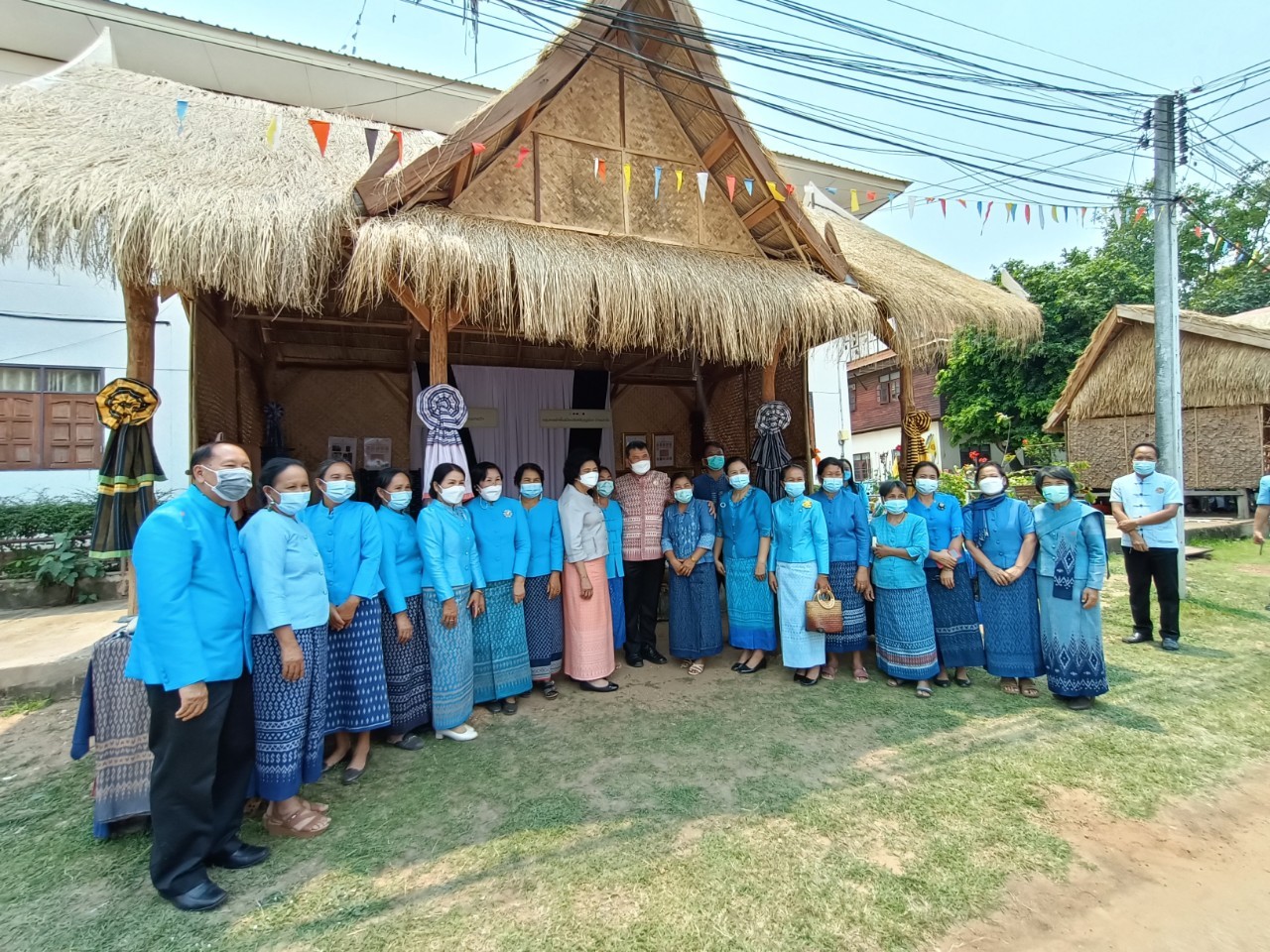 ปลัดกระทรวงมหาดไทย เปิดตัวโครงการสืบสานพระราชปณิธาน “นาหว้าโมเดล” ในโอกาสครบรอบ 50 ปี โครงการศิลปาชีพ เฉลิมพระเกียรติสมเด็จพระนางเจ้าสิริกิติ์ พระบรมราชินีนาถ พระบรมราชชนนีพันปีหลวง ในโอกาสทรงเจริญพระชนมพรรษา ครบ 90 พรรษา และในโอกาสครบรอบ 50 ปี ของศูนย์ศิลปาชีพ