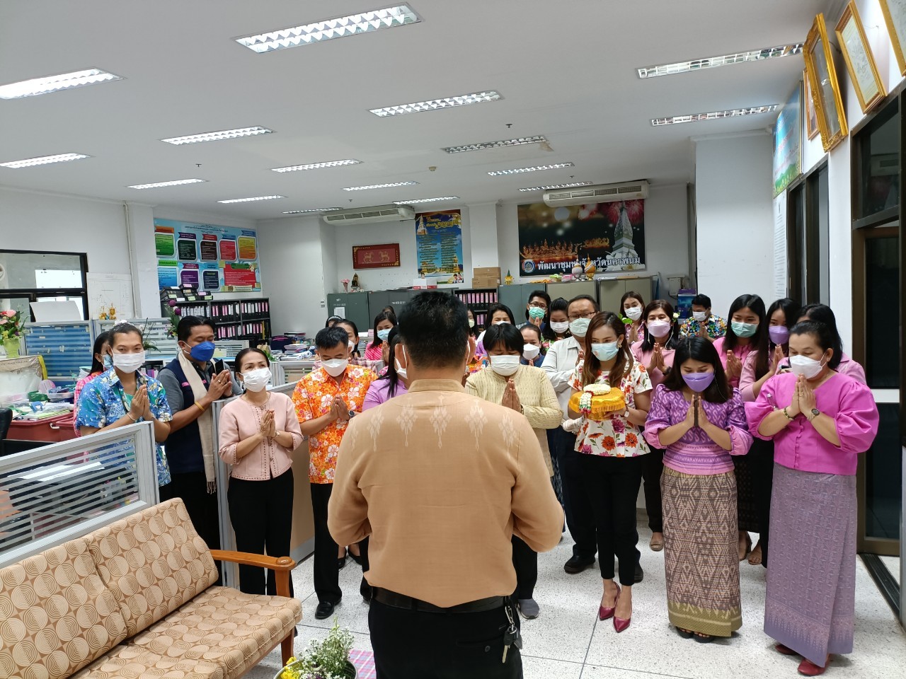 พช.นครพนม ร่วมใจ “รดน้ำขอพร” สืบสานประเพณีสงกรานต์