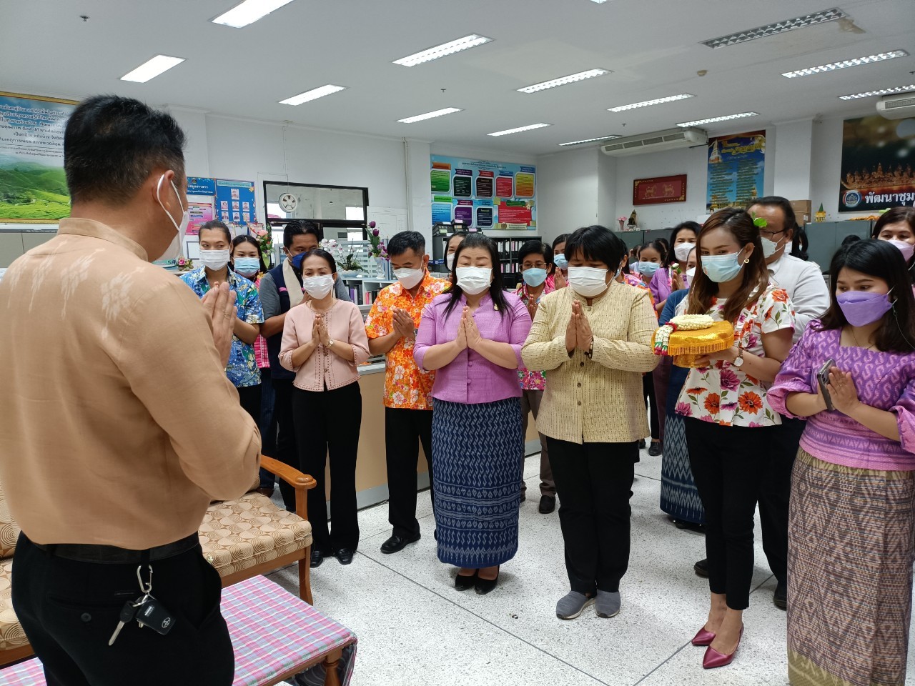 พช.นครพนม ร่วมใจ “รดน้ำขอพร” สืบสานประเพณีสงกรานต์