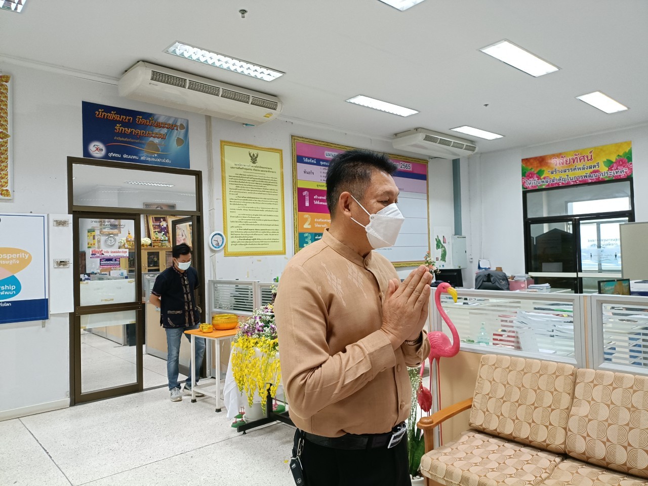พช.นครพนม ร่วมใจ “รดน้ำขอพร” สืบสานประเพณีสงกรานต์
