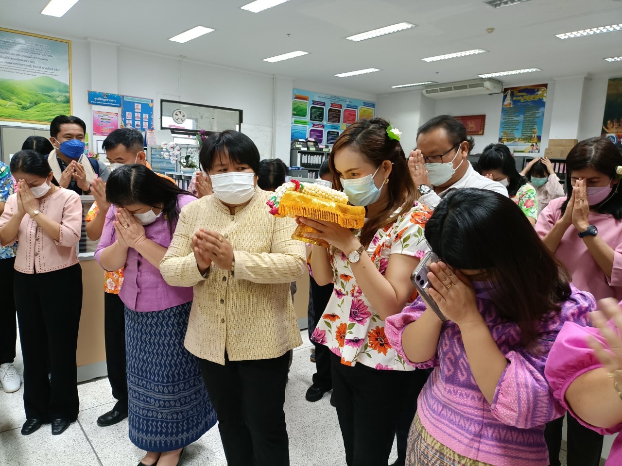 พช.นครพนม ร่วมใจ “รดน้ำขอพร” สืบสานประเพณีสงกรานต์