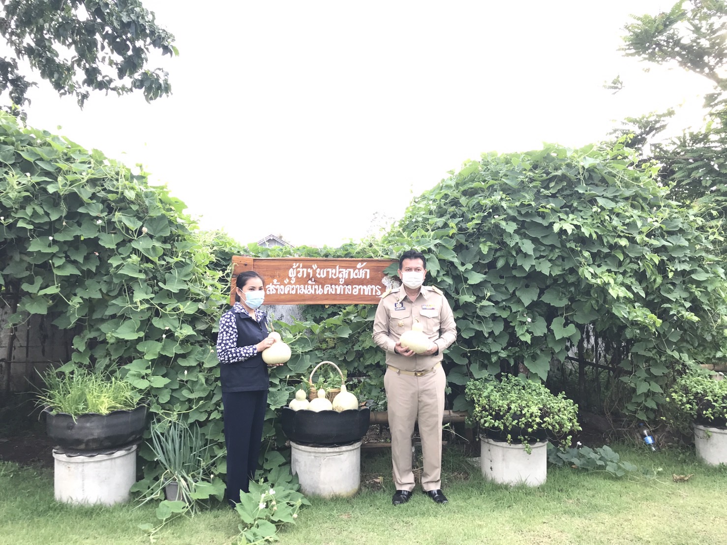 “พ่อเมืองนครพนม ต้นแบบที่เห็นจริง” น้อมนำแนวพระราชดำริสมเด็จพระกนิษฐาธิราชเจ้า กรมสมเด็จพระเทพรัตนราชสุดาฯ สยามบรมราชกุมารี สร้างความมั่นคงทางอาหาร “โครงการบ้านนี้มีรัก ปลูกผักกินเอง” และการขับเคลื่อนกิจกรรมปลูกพืชผักสวนครัวเพื่อสร้างความมั่นคงทางอาหาร