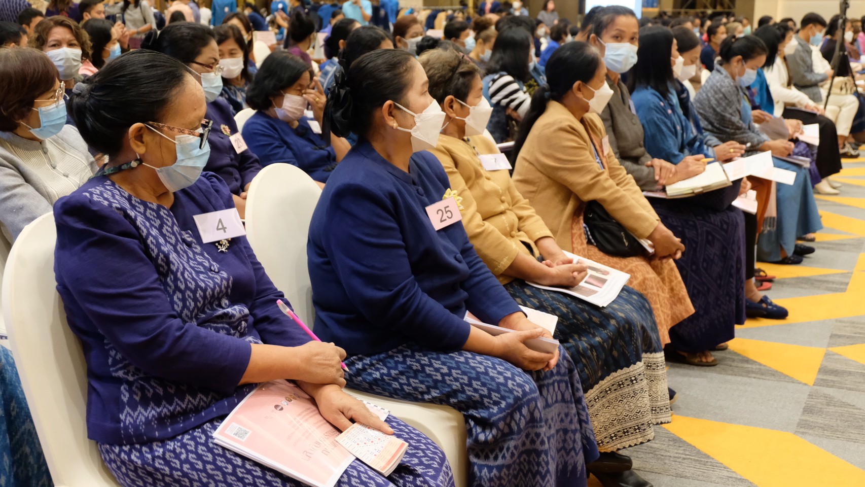 มหาดไทยน้อมนำพระดำริสมเด็จพระเจ้าลูกเธอ เจ้าฟ้าสิริวัณณวรี นารีรัตนราชกัญญา “ผ้าไทยใส่ให้สนุก” (Coaching ผ้าขิดลายนารีรัตนราชกัญญา) พัฒนาศักยภาพผู้ประกอบการผ้าไทยเพื่อสร้างรายได้พัฒนาคุณภาพชีวิตอย่างยั่งยืน
