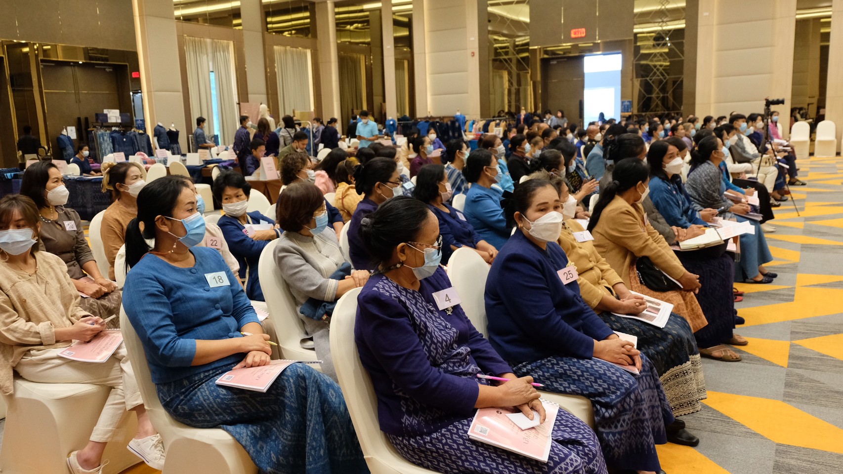 มหาดไทยน้อมนำพระดำริสมเด็จพระเจ้าลูกเธอ เจ้าฟ้าสิริวัณณวรี นารีรัตนราชกัญญา “ผ้าไทยใส่ให้สนุก” (Coaching ผ้าขิดลายนารีรัตนราชกัญญา) พัฒนาศักยภาพผู้ประกอบการผ้าไทยเพื่อสร้างรายได้พัฒนาคุณภาพชีวิตอย่างยั่งยืน