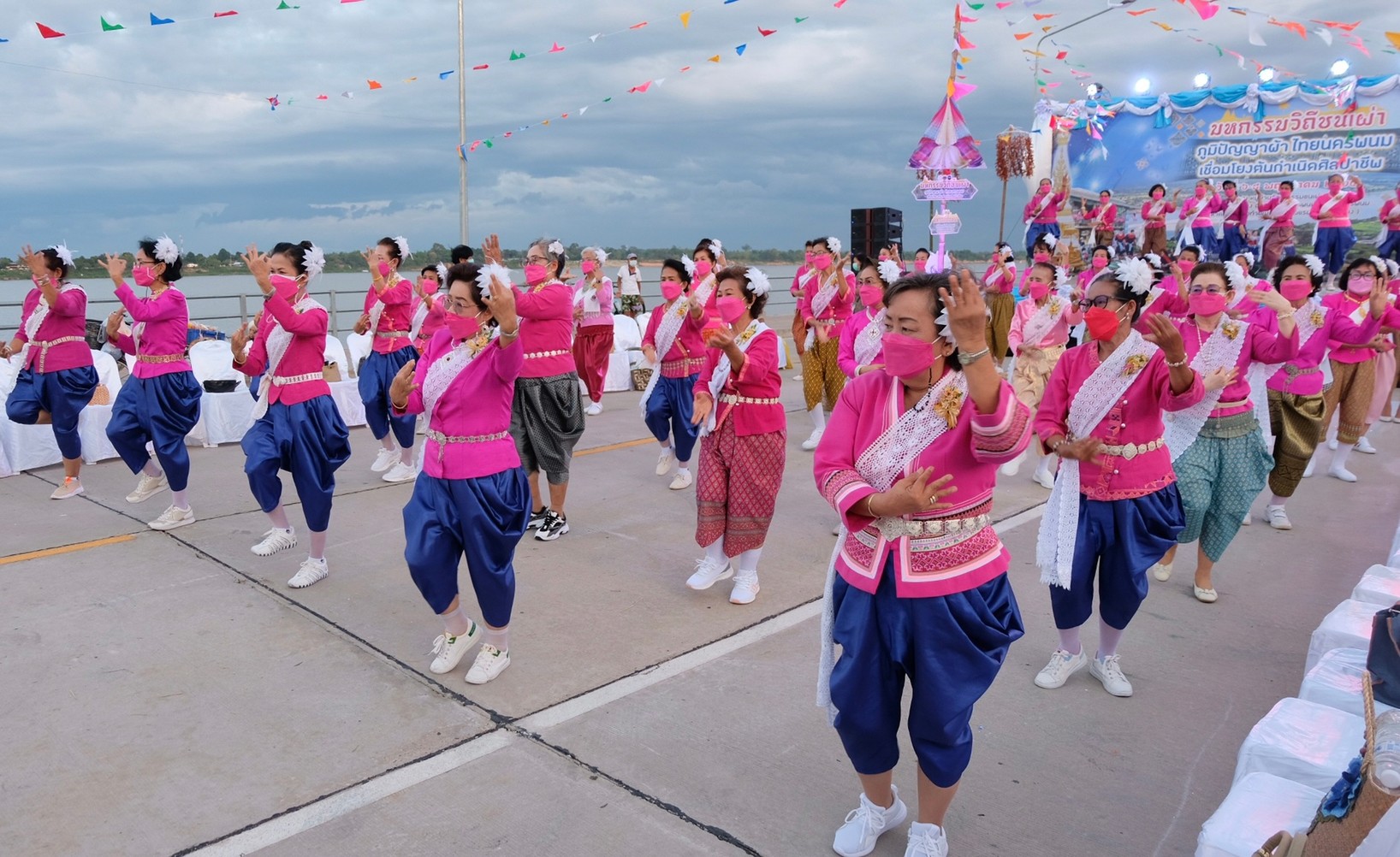 นครพนม จัดงานมหกรรมส่งเสริมวิถีชนเผ่า เชื่อมโยงต้นกำเนิดศิลปาชีพ 