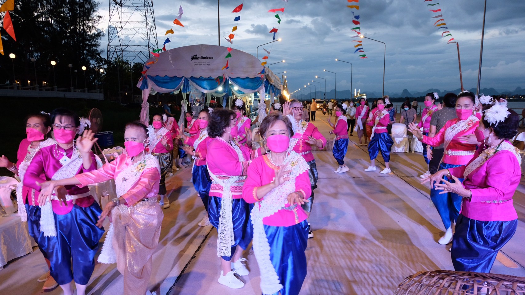 นครพนม จัดงานมหกรรมส่งเสริมวิถีชนเผ่า เชื่อมโยงต้นกำเนิดศิลปาชีพ 