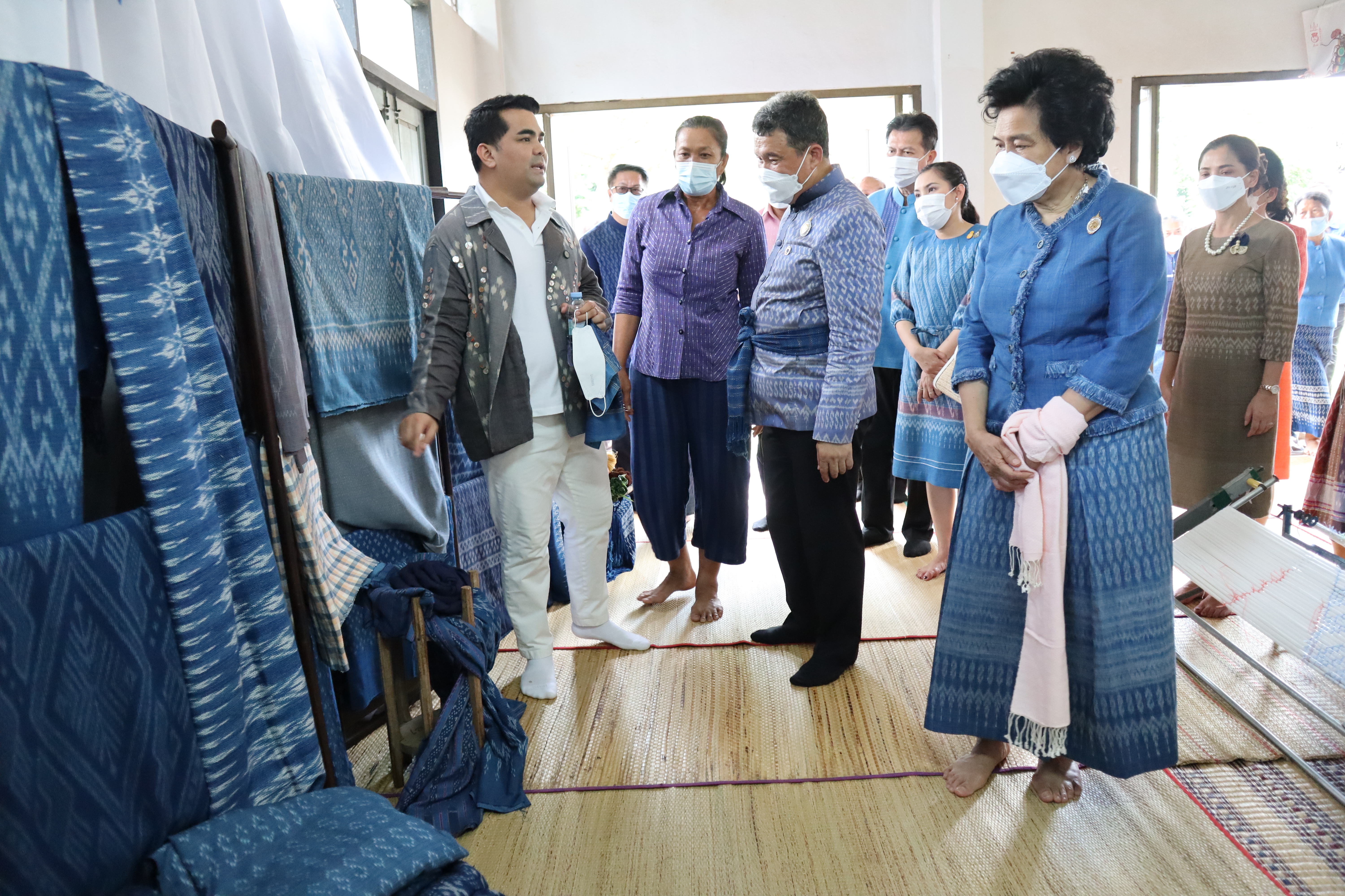 ปลัดกระทรวงมหาดไทย สืบสานพระราชปณิธาน “นาหว้าโมเดล” ในโอกาสครบรอบ 50 ปี โครงการศิลปาชีพ เฉลิมพระเกียรติสมเด็จพระนางเจ้าสิริกิติ์ พระบรมราชินีนาถ พระบรมราชชนนีพันปีหลวง ในโอกาสทรงเจริญพระชนมพรรษา ครบ 90 พรรษา และในโอกาสครบรอบ 50 ปี ของศูนย์ศิลปาชีพ