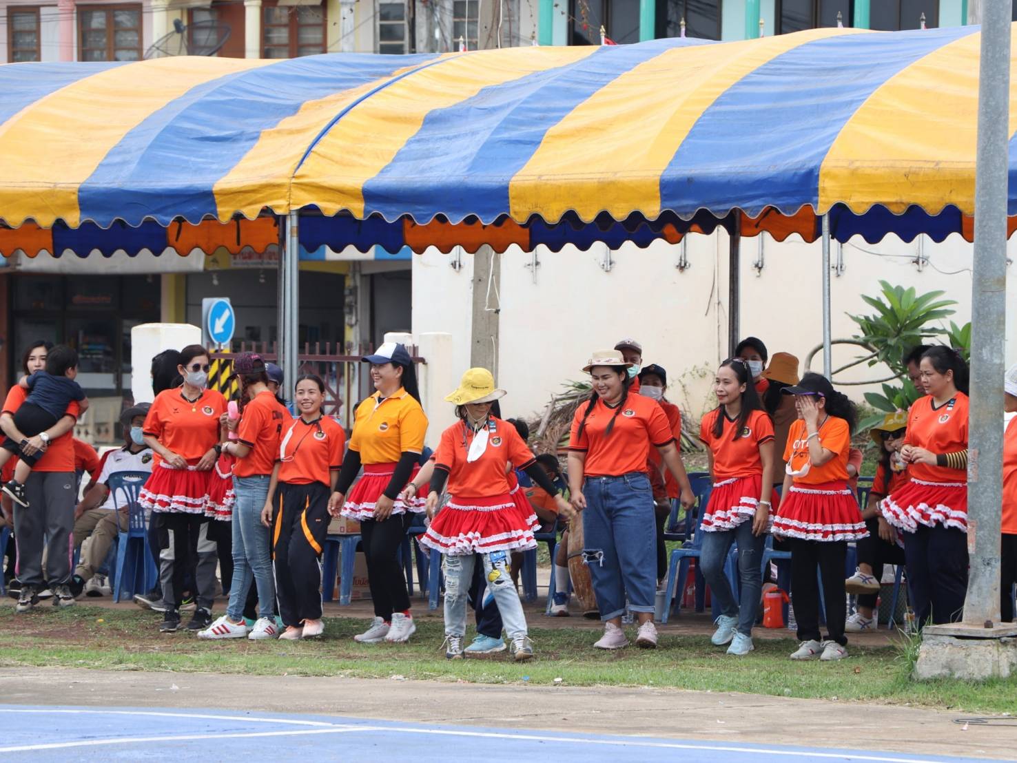 นครพนม ยกทีมร่วมโครงการสานสัมพันธ์น้องพี่ 60 ปี พช.