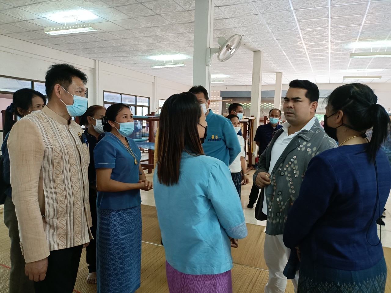 ปลัดกระทรวงมหาดไทย สืบสานพระราชปณิธาน “นาหว้าโมเดล” ในโอกาสครบรอบ 50 ปี โครงการศิลปาชีพ เฉลิมพระเกียรติสมเด็จพระนางเจ้าสิริกิติ์ พระบรมราชินีนาถ พระบรมราชชนนีพันปีหลวง ในโอกาสทรงเจริญพระชนมพรรษา ครบ 90 พรรษา และในโอกาสครบรอบ 50 ปี ของศูนย์ศิลปาชีพ