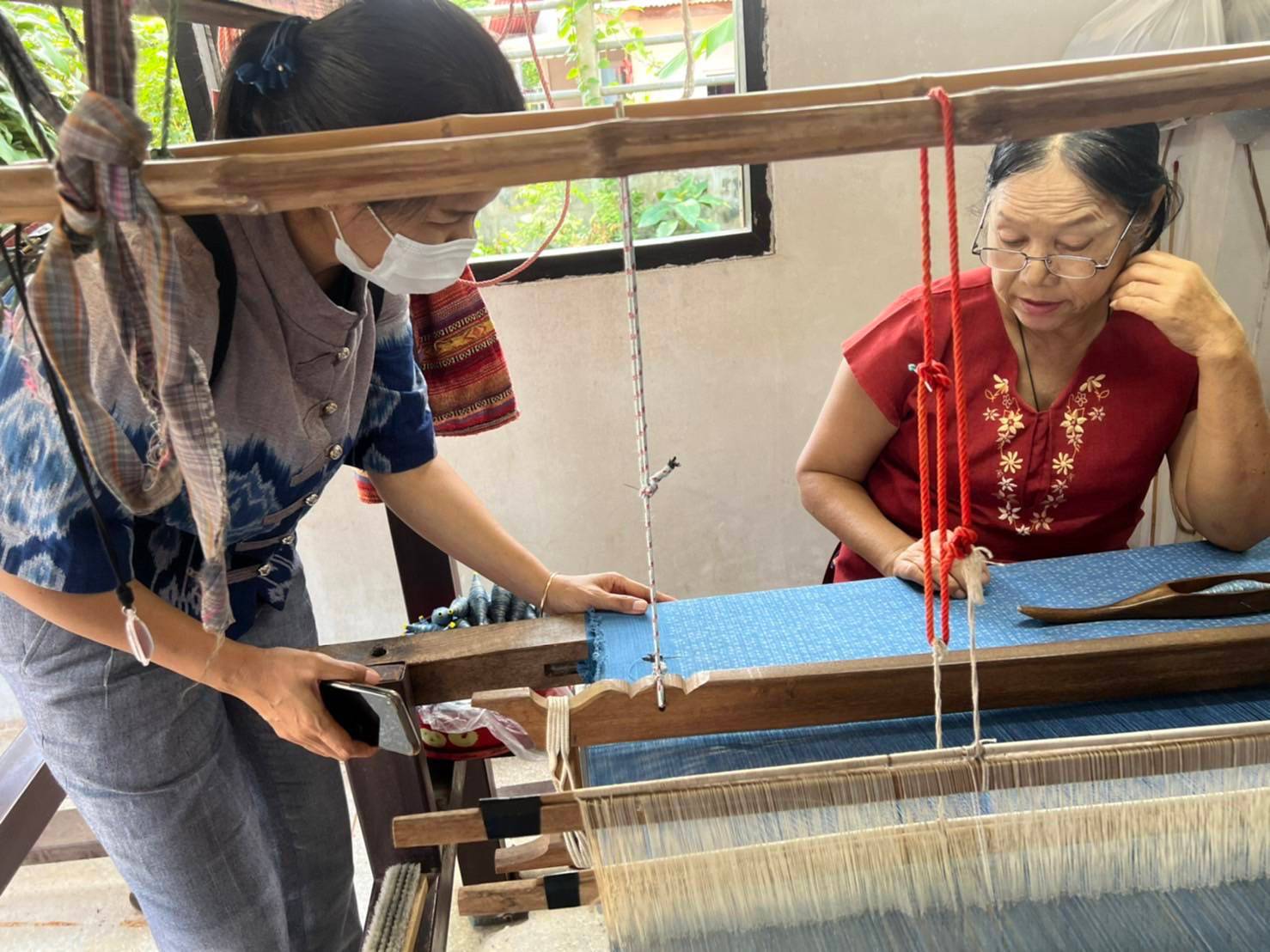 นครพนม ติดตามโครงการสืบสานพระราชปณิธาน “นาหว้าโมเดล” ในโอกาสครบรอบ 50 ปี โครงการศิลปาชีพ และเร่งการสมัครประกวดลายผ้าพระราชทาน “ผ้าขิดลายนารีรัตนราชกัญญา”