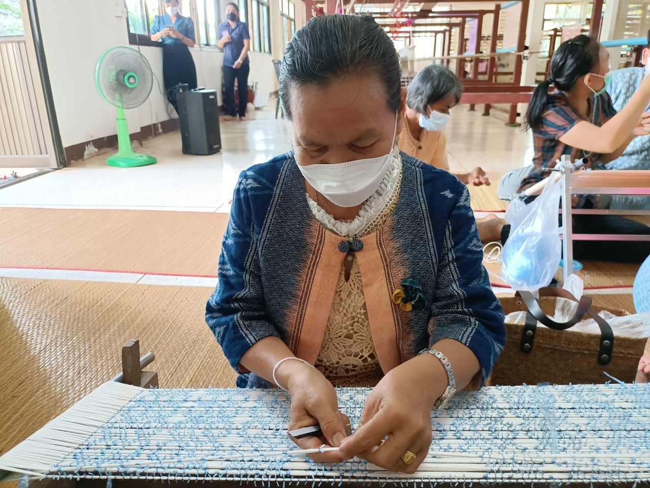 ปลัดกระทรวงมหาดไทย สืบสานพระราชปณิธาน “นาหว้าโมเดล” ในโอกาสครบรอบ 50 ปี โครงการศิลปาชีพ เฉลิมพระเกียรติสมเด็จพระนางเจ้าสิริกิติ์ พระบรมราชินีนาถ พระบรมราชชนนีพันปีหลวง ในโอกาสทรงเจริญพระชนมพรรษา ครบ 90 พรรษา และในโอกาสครบรอบ 50 ปี ของศูนย์ศิลปาชีพ