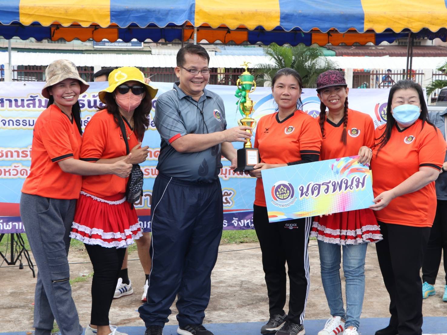 นครพนม ยกทีมร่วมโครงการสานสัมพันธ์น้องพี่ 60 ปี พช.