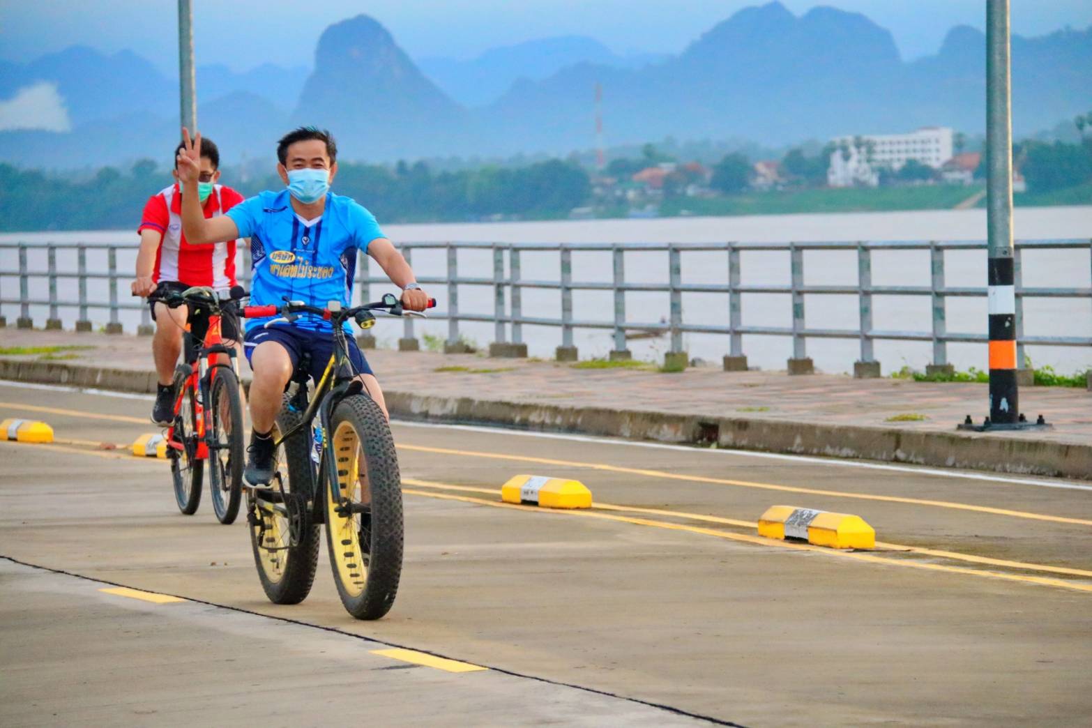 พช.นครพนม ร่วมปั่นจักรยานชายโขงทุกวันอาทิตย์