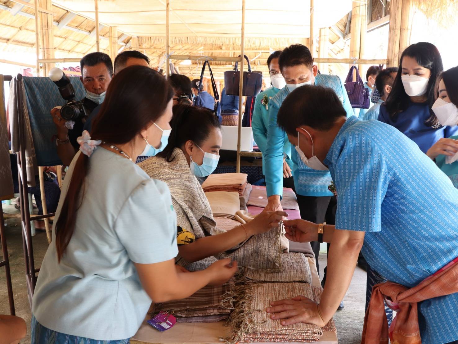 กรมการพัฒนาชุมชน จับมือ กรมประชาสัมพันธ์ รุกขับเคลื่อนการประชาสัมพันธ์ผ้าศิลปาชีพเฉลิมพระเกียรติ 90 พรรษา สมเด็จพระบรมราชชนนีพันปีหลวง