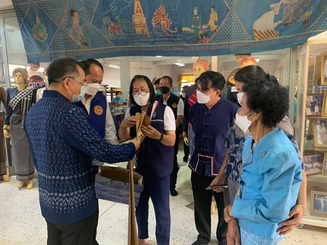 ผู้ตรวจราชการกระทรวงมหาดไทย ติดตามโครงการสืบสานพระราชปณิธาน “นาหว้าโมเดล” ในโอกาสครบรอบ 50 ปี โครงการศิลปาชีพ