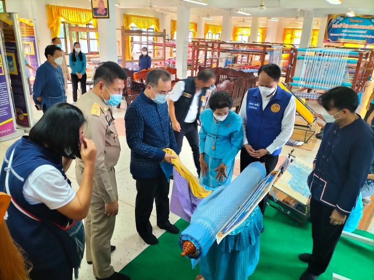 ผู้ตรวจราชการกระทรวงมหาดไทย ติดตามโครงการสืบสานพระราชปณิธาน “นาหว้าโมเดล” ในโอกาสครบรอบ 50 ปี โครงการศิลปาชีพ