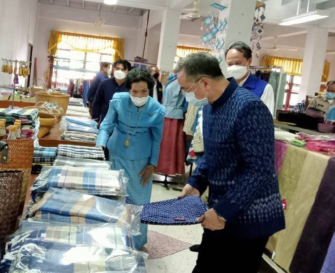 ผู้ตรวจราชการกระทรวงมหาดไทย ติดตามโครงการสืบสานพระราชปณิธาน “นาหว้าโมเดล” ในโอกาสครบรอบ 50 ปี โครงการศิลปาชีพ