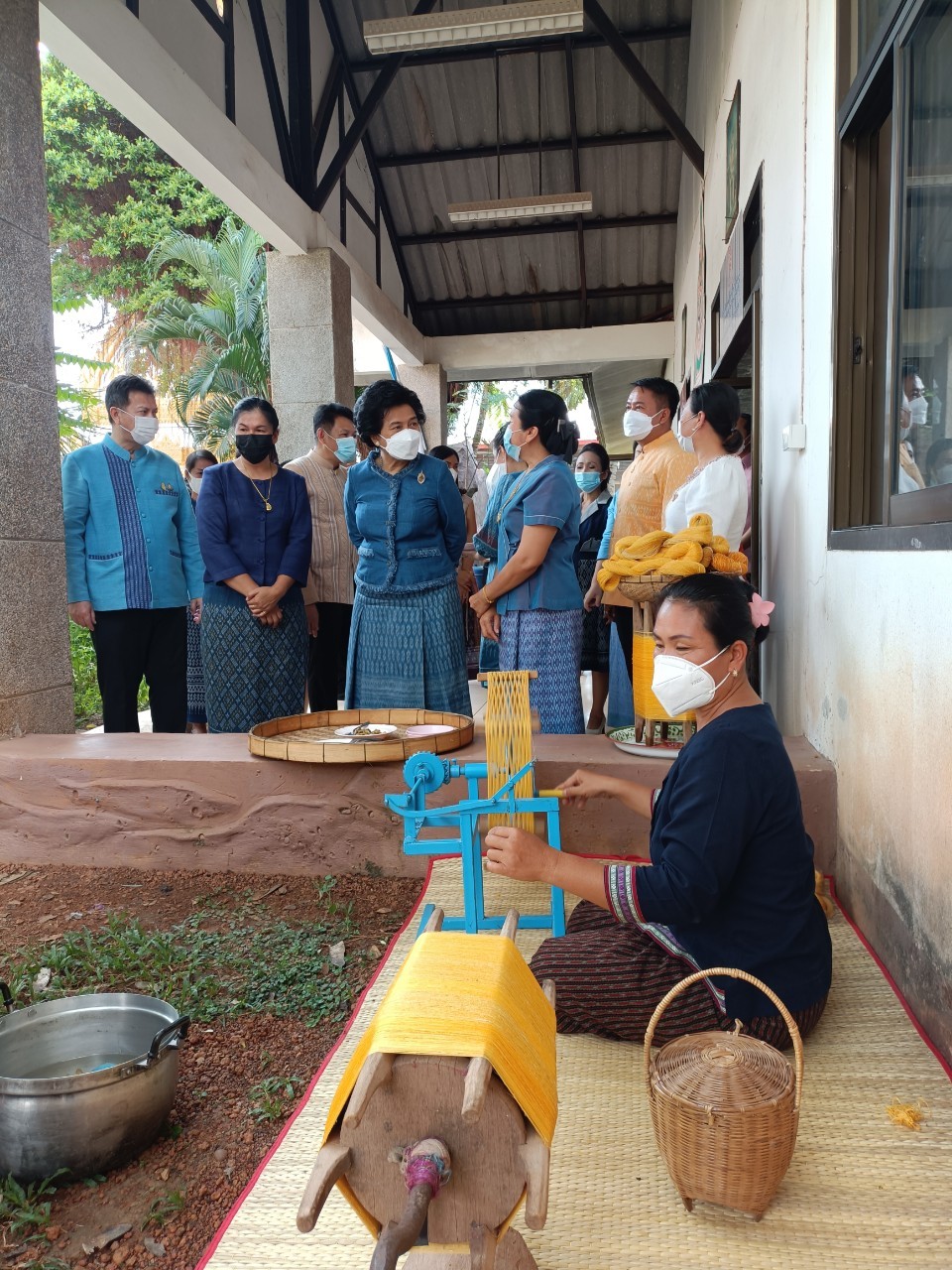 ปลัดกระทรวงมหาดไทย สืบสานพระราชปณิธาน “นาหว้าโมเดล” ในโอกาสครบรอบ 50 ปี โครงการศิลปาชีพ เฉลิมพระเกียรติสมเด็จพระนางเจ้าสิริกิติ์ พระบรมราชินีนาถ พระบรมราชชนนีพันปีหลวง ในโอกาสทรงเจริญพระชนมพรรษา ครบ 90 พรรษา และในโอกาสครบรอบ 50 ปี ของศูนย์ศิลปาชีพ