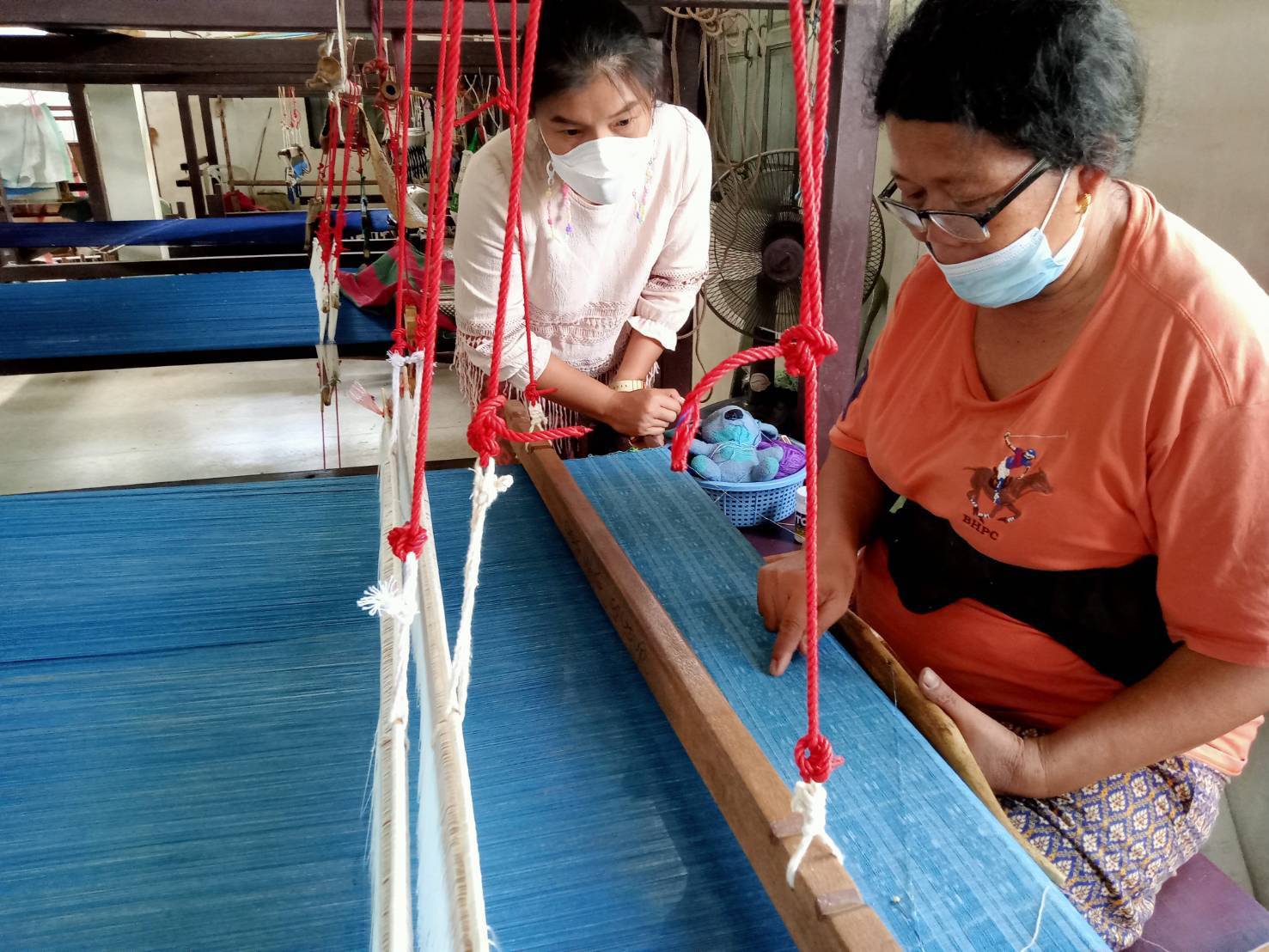 นครพนม ติดตามโครงการสืบสานพระราชปณิธาน “นาหว้าโมเดล” ในโอกาสครบรอบ 50 ปี โครงการศิลปาชีพ และเร่งการสมัครประกวดลายผ้าพระราชทาน “ผ้าขิดลายนารีรัตนราชกัญญา”