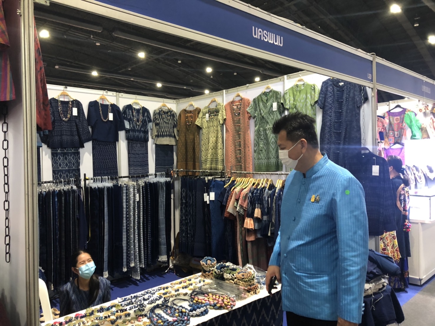 นครพนม ยกทัพผลิตภัณฑ์ OTOP 3 -5 ดาว ร่วมจำหน่ายในงาน OTOP Midyear 2022 “สุขช้อป สุขใจ สุขทั่วไทยรวมไว้ในที่เดียว”