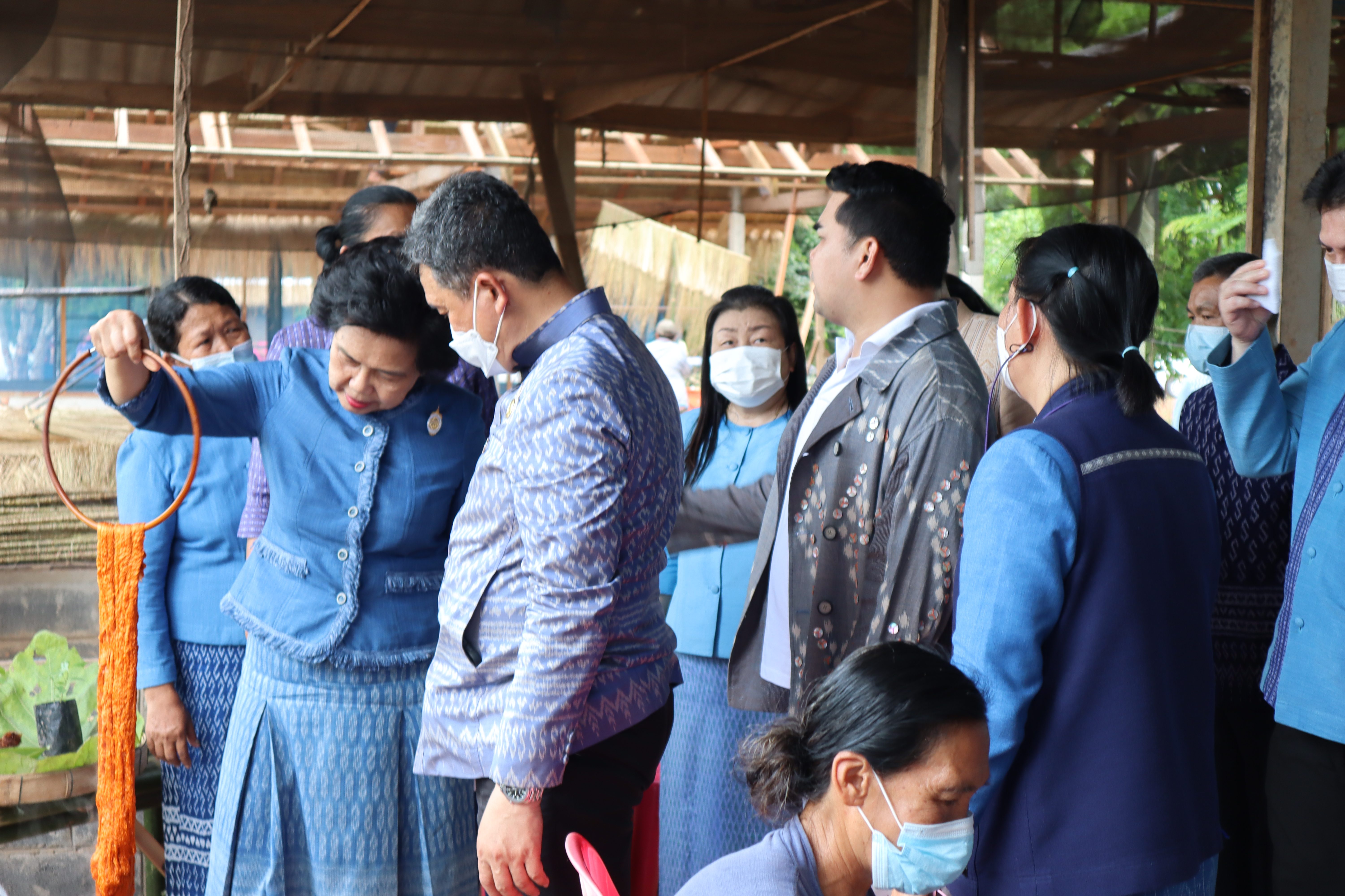 ปลัดกระทรวงมหาดไทย สืบสานพระราชปณิธาน “นาหว้าโมเดล” ในโอกาสครบรอบ 50 ปี โครงการศิลปาชีพ เฉลิมพระเกียรติสมเด็จพระนางเจ้าสิริกิติ์ พระบรมราชินีนาถ พระบรมราชชนนีพันปีหลวง ในโอกาสทรงเจริญพระชนมพรรษา ครบ 90 พรรษา และในโอกาสครบรอบ 50 ปี ของศูนย์ศิลปาชีพ