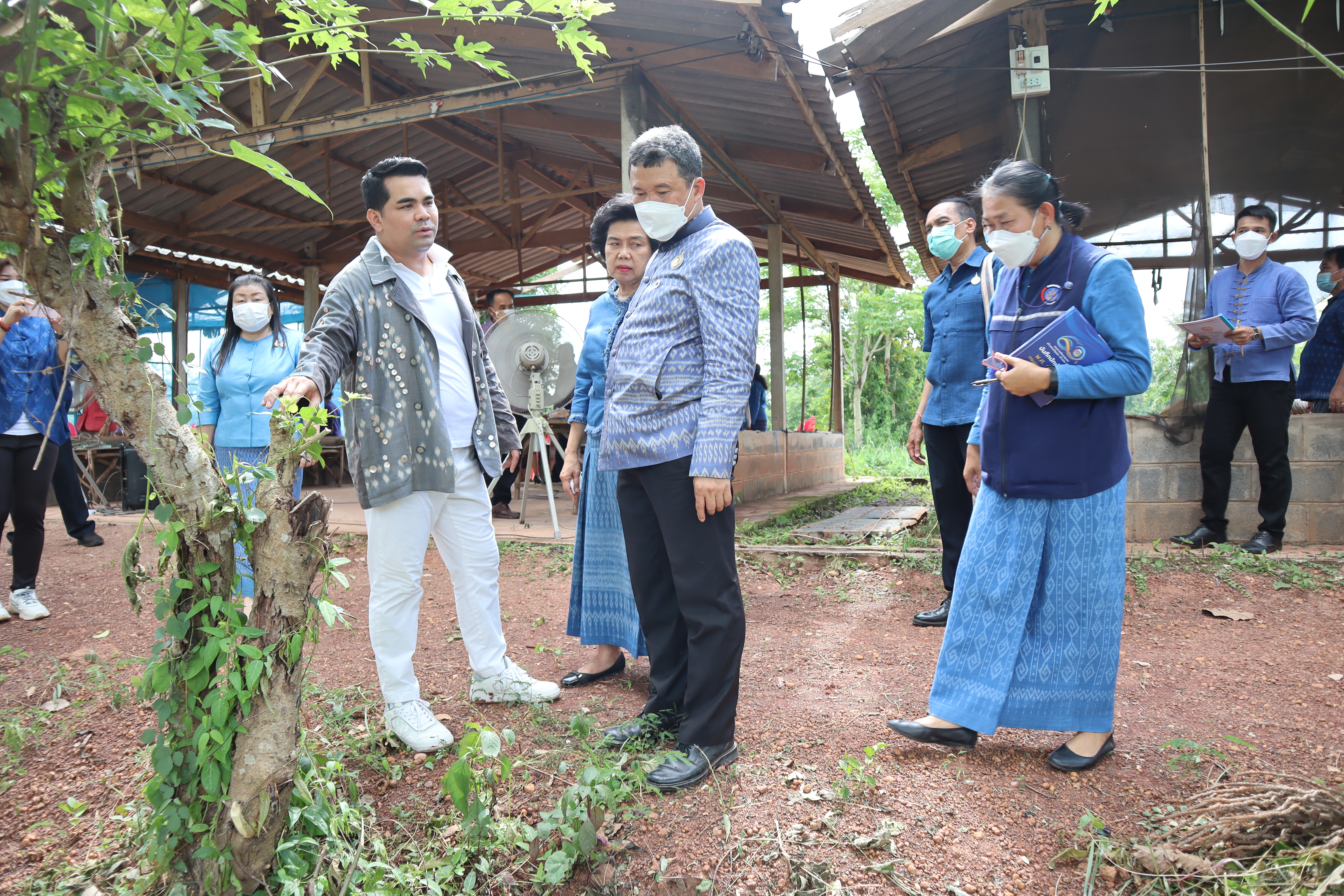 ปลัดกระทรวงมหาดไทย สืบสานพระราชปณิธาน “นาหว้าโมเดล” ในโอกาสครบรอบ 50 ปี โครงการศิลปาชีพ เฉลิมพระเกียรติสมเด็จพระนางเจ้าสิริกิติ์ พระบรมราชินีนาถ พระบรมราชชนนีพันปีหลวง ในโอกาสทรงเจริญพระชนมพรรษา ครบ 90 พรรษา และในโอกาสครบรอบ 50 ปี ของศูนย์ศิลปาชีพ