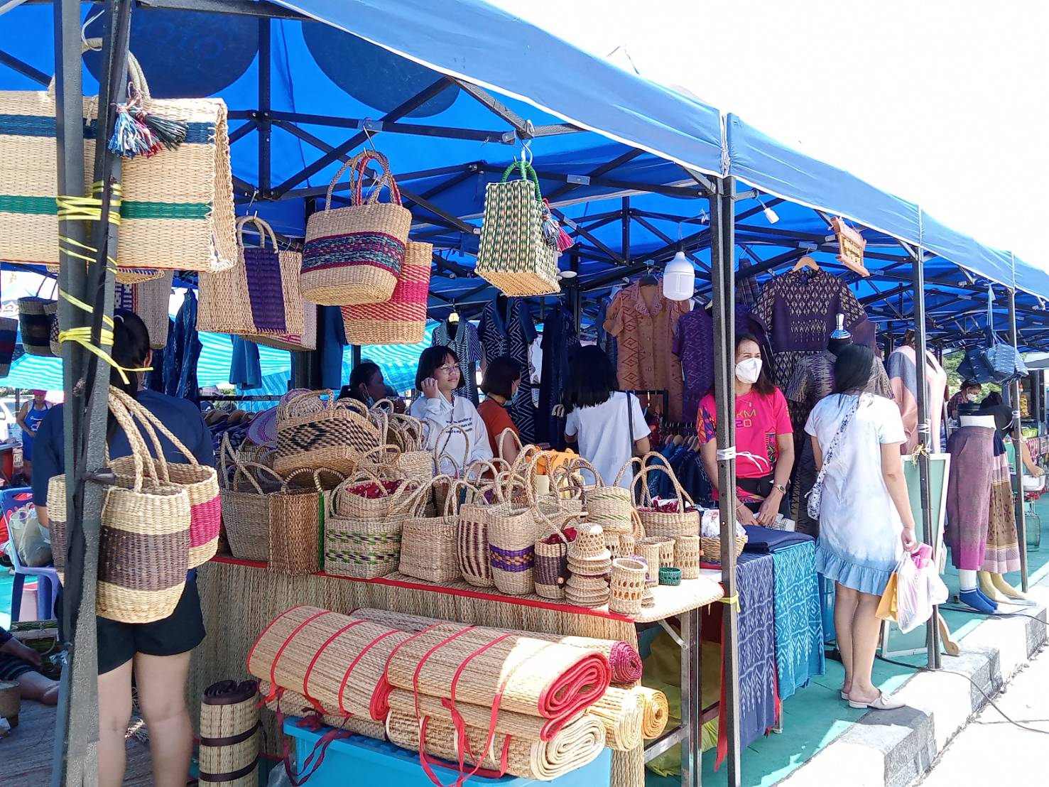 OTOP นครพนม เสริมทัพ วิ่งข้ามโขง นครพนม-คำม่วน มาราธอน 2565
