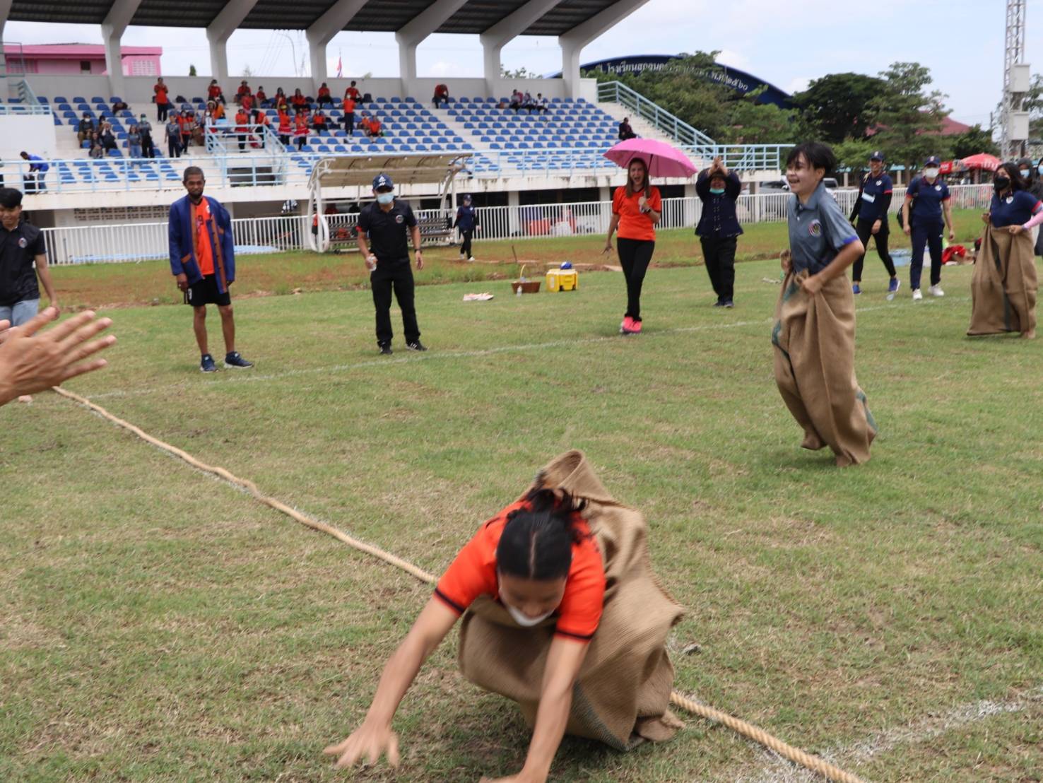 นครพนม ยกทีมร่วมโครงการสานสัมพันธ์น้องพี่ 60 ปี พช.