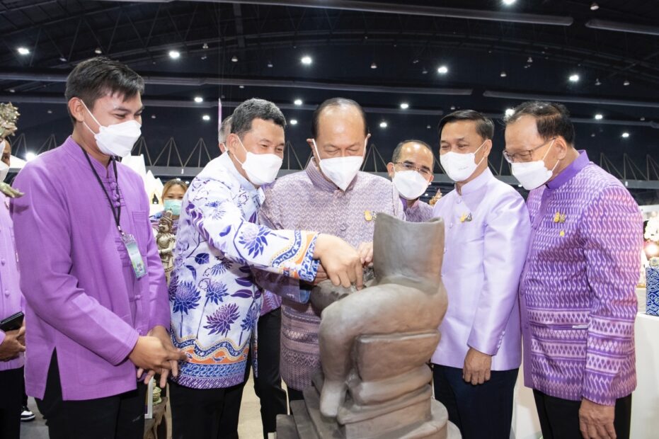 นครพนม ร่วมพิธีเปิดงาน OTOP Midyear 2022 “สุขช้อป สุขใจ สุขทั่วไทยรวมไว้ในที่เดียว”