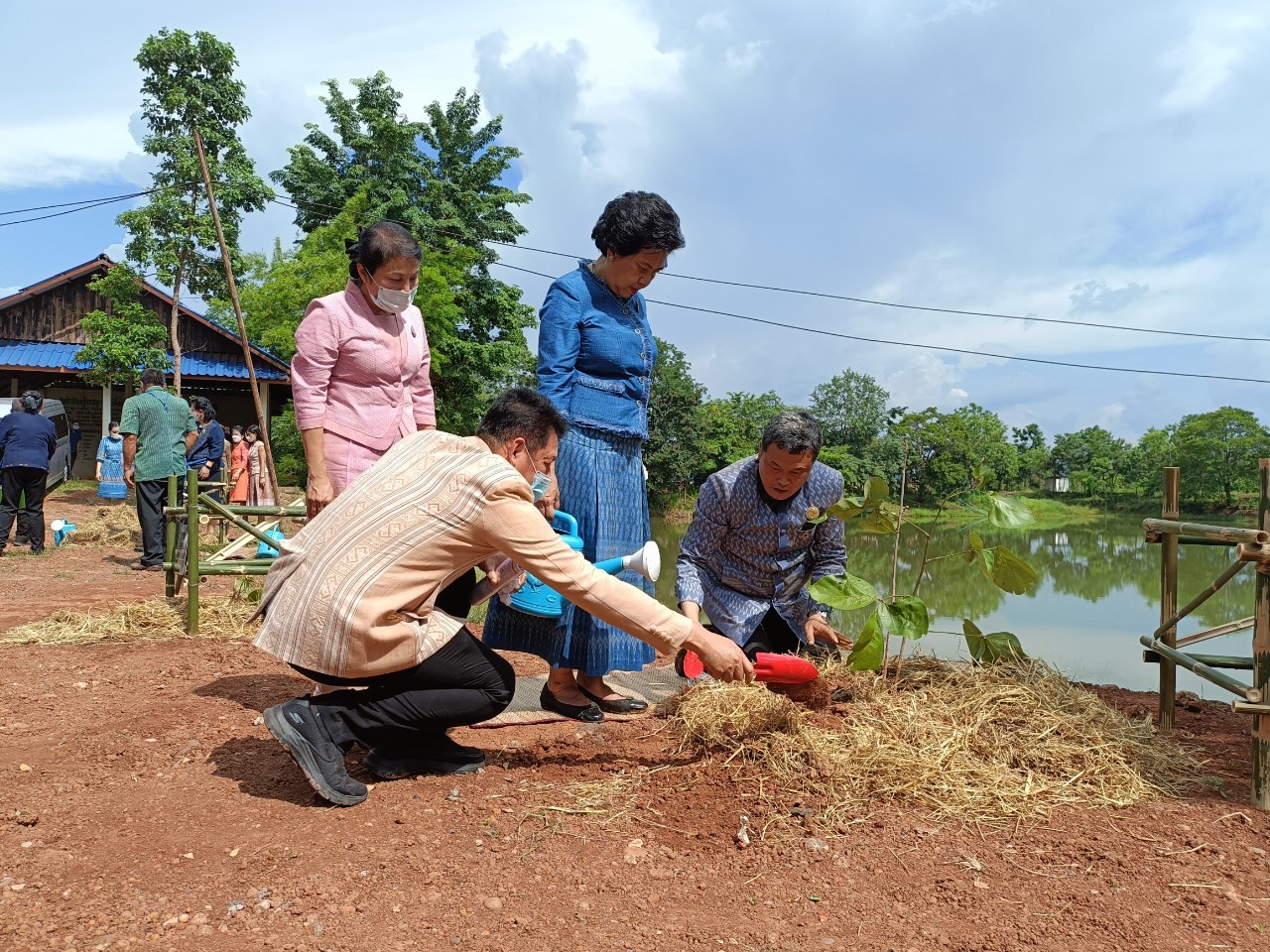 ปลัดกระทรวงมหาดไทย สืบสานพระราชปณิธาน “นาหว้าโมเดล” ในโอกาสครบรอบ 50 ปี โครงการศิลปาชีพ เฉลิมพระเกียรติสมเด็จพระนางเจ้าสิริกิติ์ พระบรมราชินีนาถ พระบรมราชชนนีพันปีหลวง ในโอกาสทรงเจริญพระชนมพรรษา ครบ 90 พรรษา และในโอกาสครบรอบ 50 ปี ของศูนย์ศิลปาชีพ