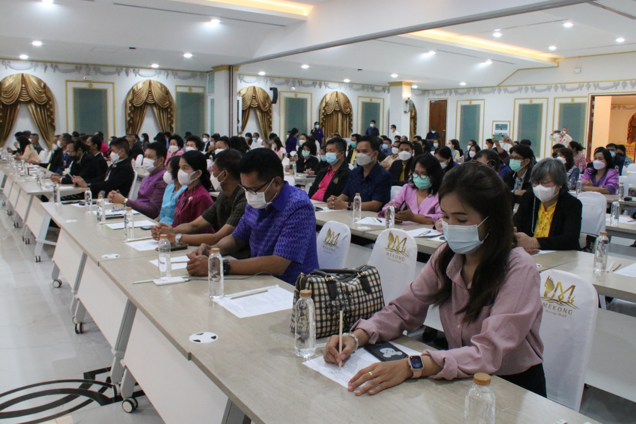 พช.นครพนม ร่วมโครงการประชุมสัมมนาทิศทางการพัฒนาจังหวัดนครพนม ปี 2566-2570 และการฝึกอบรมเทคนิคการเขียนโครงการอย่างมีคุณภาพ