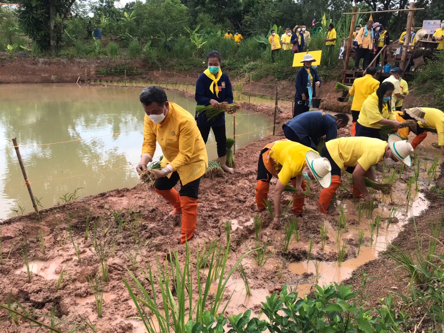 ปลัดกระทรวงมหาดไทย เอามื้อสามัคคี “โคก หนอง นา พัฒนาชุมชน” เฉลิมพระเกียรติพระบาทสมเด็จพระเจ้าอยู่หัว เนื่องในโอกาสวันเฉลิมพระชนมพรรษา 28 กรกฎาคม 2565