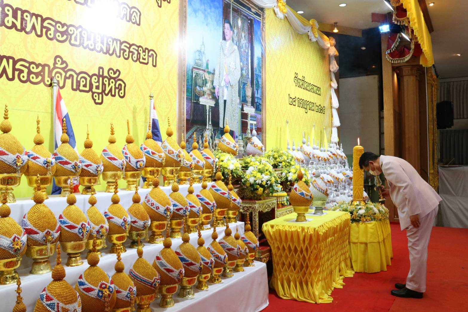 นครพนม ประกอบพิธีถวายเครื่องราชสักการะและวางพานพุ่ม และพิธีจุดเทียนถวายพระพรชัยมงคล เนื่องในโอกาสวันเฉลิมพระชนมพรรษา 28 กรกฎาคม 2565