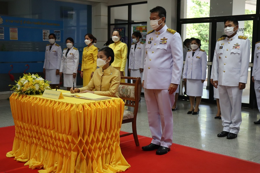 นครพนม ประกอบพิธีลงนามถวายพระพรชัยมงคล พระบาทสมเด็จพระเจ้าอยู่หัว เนื่องในโอกาสวันเฉลิมพระชนมพรรษา 28 กรกฎาคม 2565