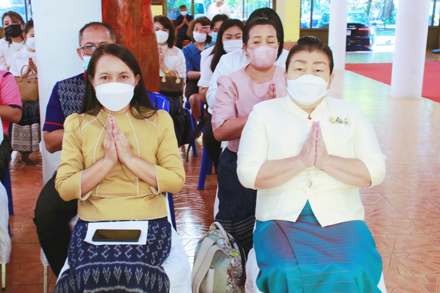 นครพนม ถวายเทียนพรรษา และตู้ยาสามัญ