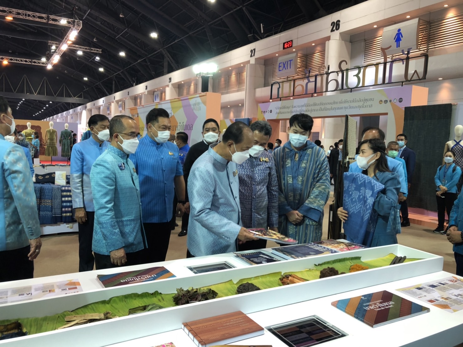 นครพนม ร่วมพิธีเปิดงาน OTOP ศิลปาชีพ ประทีปไทย OTOP ก้าวไกล ด้วยพระบารมี
