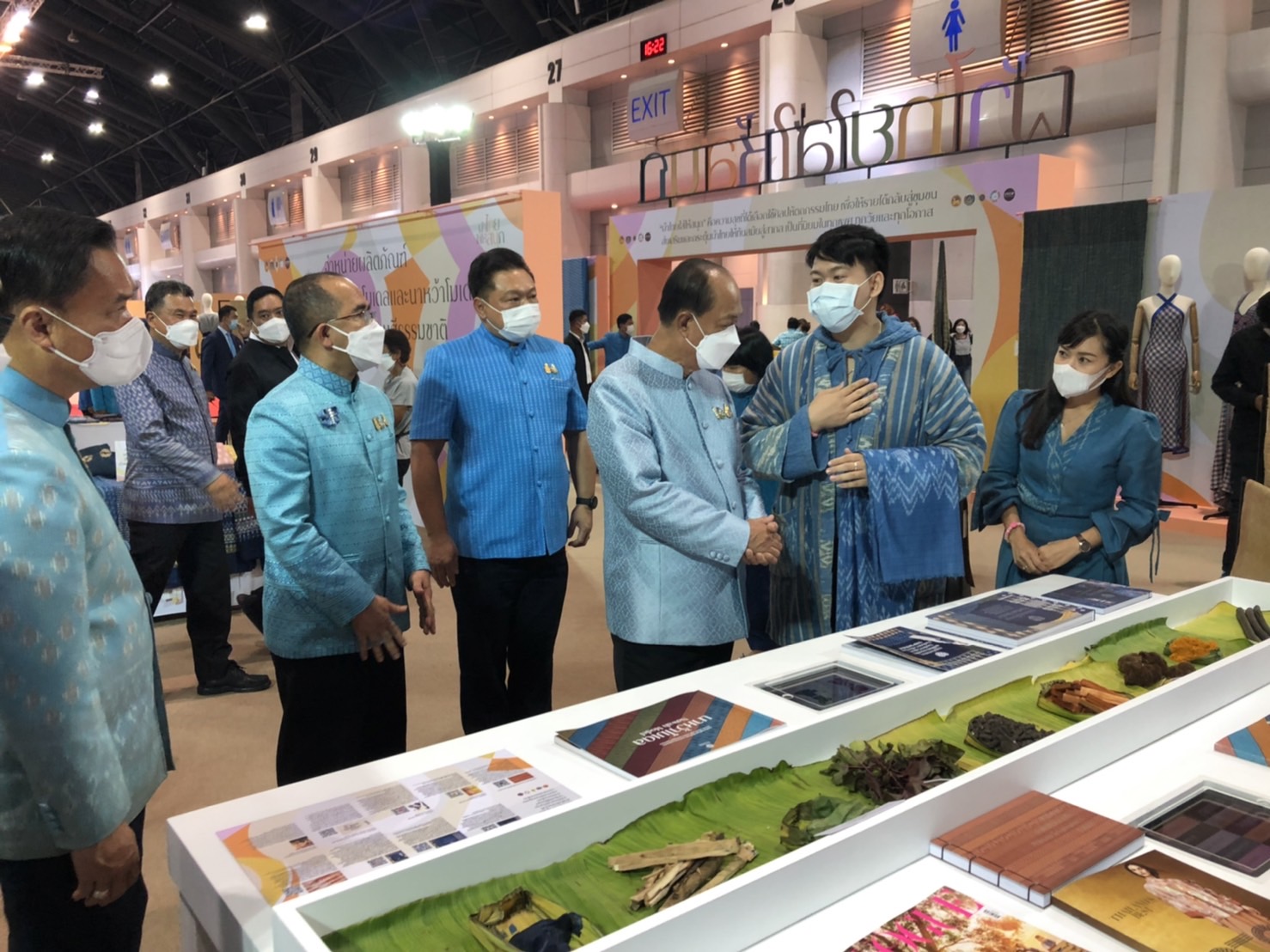 นครพนม ร่วมพิธีเปิดงาน OTOP ศิลปาชีพ ประทีปไทย OTOP ก้าวไกล ด้วยพระบารมี