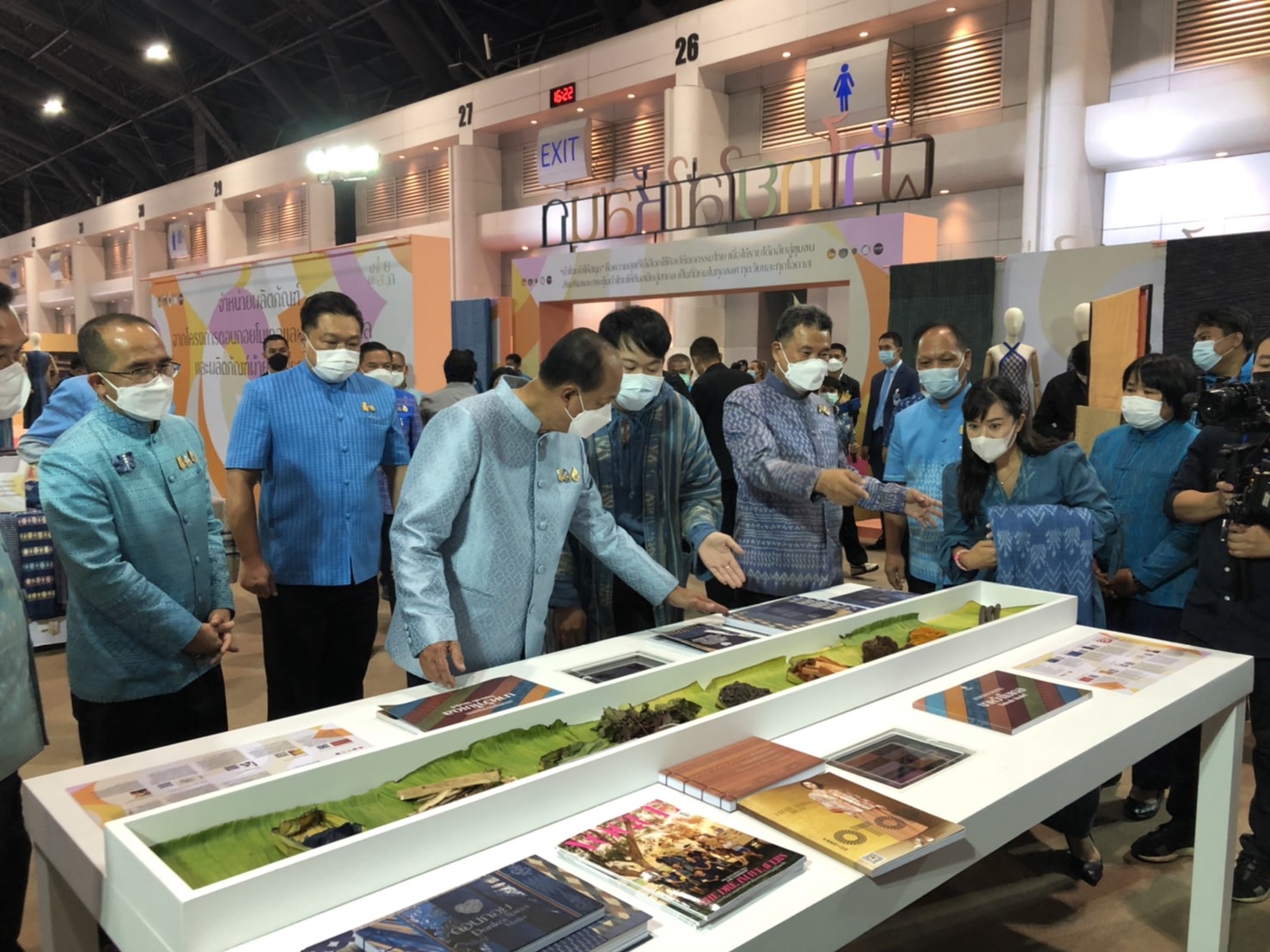 นครพนม ร่วมพิธีเปิดงาน OTOP ศิลปาชีพ ประทีปไทย OTOP ก้าวไกล ด้วยพระบารมี