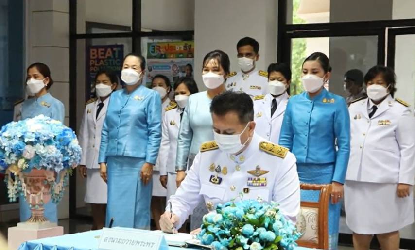 พิธีลงนามถวายพระพรชัยมงคล