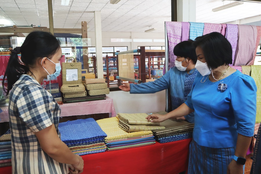 ผู้อำนวยการสำนักงานกองทุนพัฒนาบทบาทสตรี ตรวจเยี่ยมการขับเคลื่อนการดำเนินงานกองทุนพัฒนาบทบาทสตรี