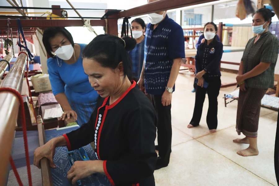 ผู้อำนวยการสำนักงานกองทุนพัฒนาบทบาทสตรี ตรวจเยี่ยมการขับเคลื่อนการดำเนินงานกองทุนพัฒนาบทบาทสตรี