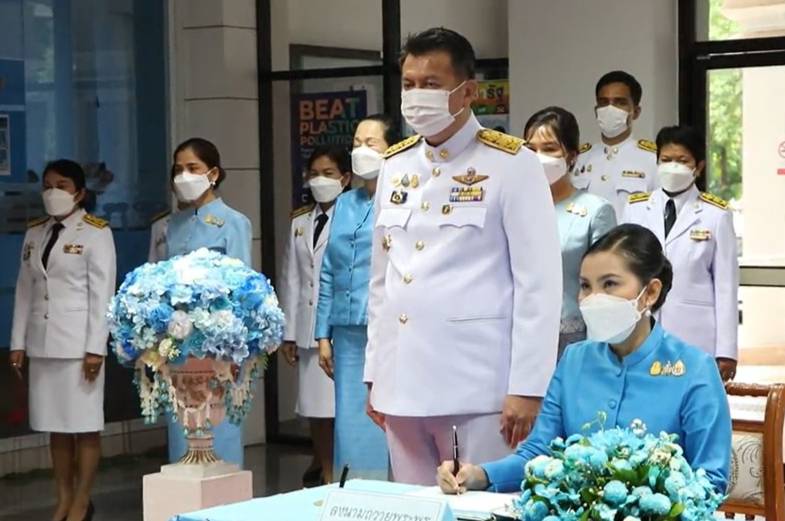 พิธีลงนามถวายพระพรชัยมงคล