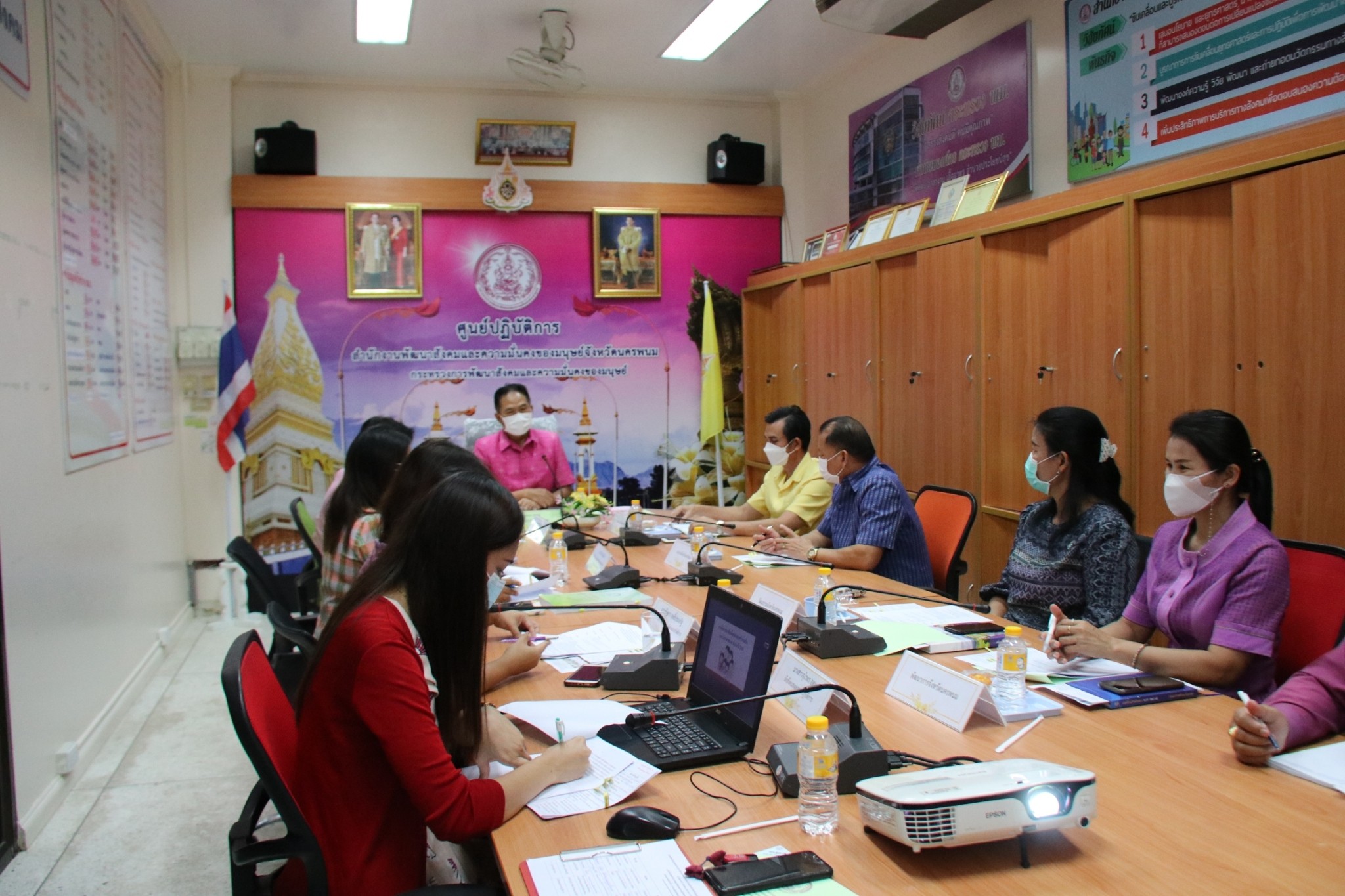 นครพนม ร่วมประชุมคณะกรรมการพิจารณาคัดเลือกครอบครัวร่มเย็นและบุคคลดีเด่นด้านการพัฒนาครอบครัว ประจำปี 2565