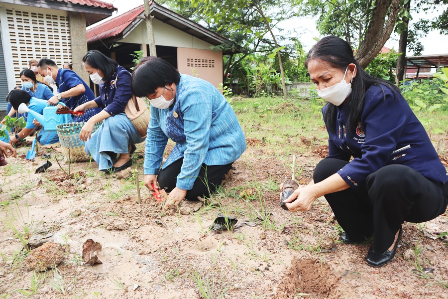 ผู้อำนวยการสำนักงานกองทุนพัฒนาบทบาทสตรี ตรวจเยี่ยมการขับเคลื่อนการดำเนินงานกองทุนพัฒนาบทบาทสตรี