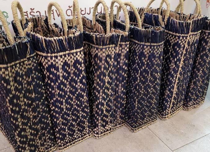 นครพนม เร่งสมัครประกวดผ้าลายพระราชทาน “ผ้าขิดลายนารีรัตนราชกัญญา” และงานหัตถกรรมที่นำลายพระราชทานไปต่อยอด