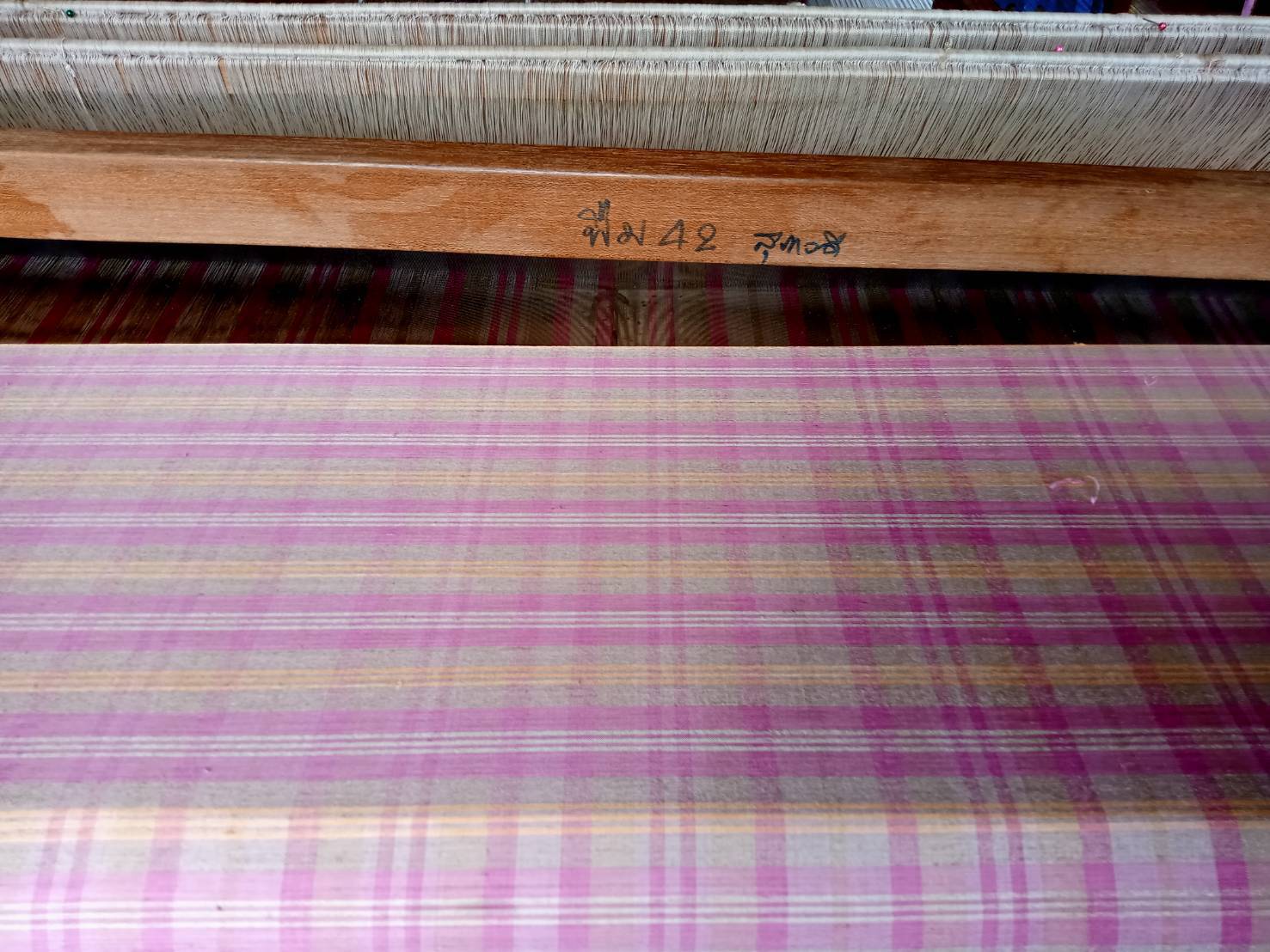 นครพนม ติดตามสนับสนุนการพัฒนาภูมิปัญญาผ้าไทยตามโครงการสืบสานพระราชปณิธาน “นาหว้าโมเดล” ในโอกาสครบรอบ 50 ปี โครงการศิลปาชีพ